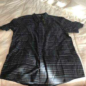 Travis Mathew Size XL Short Sleeve Button Down